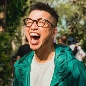 不醒人士歌詞 | 小肥 ft. 麗英